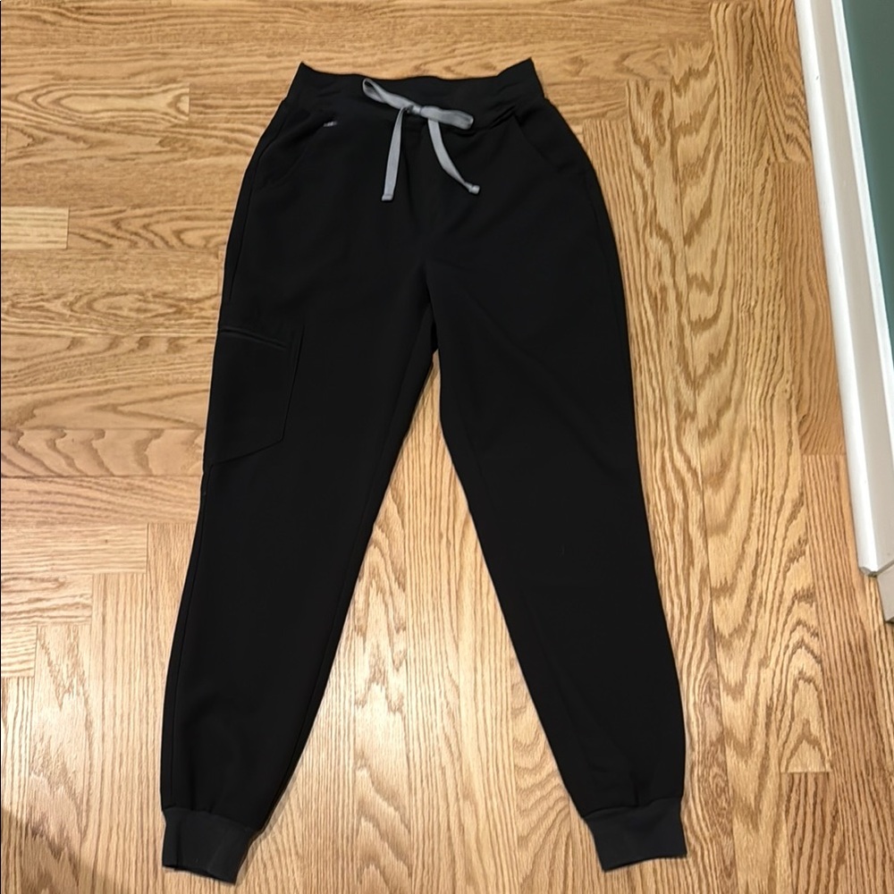 Figs Women’s Black High Waisted Zamora Jogger Scrub Pants with Gray Drawstring
